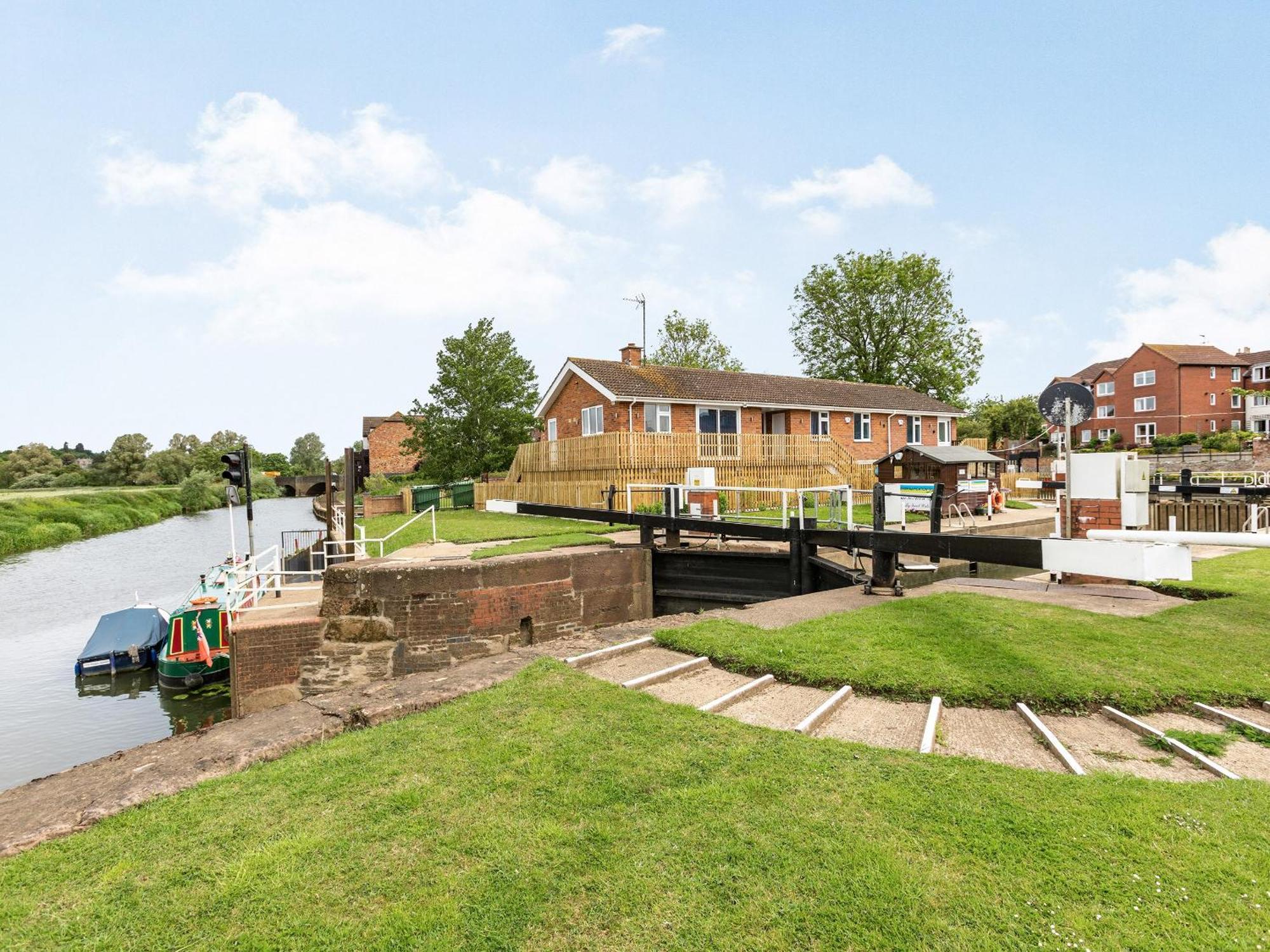 Avon Lock - Uk34125 *